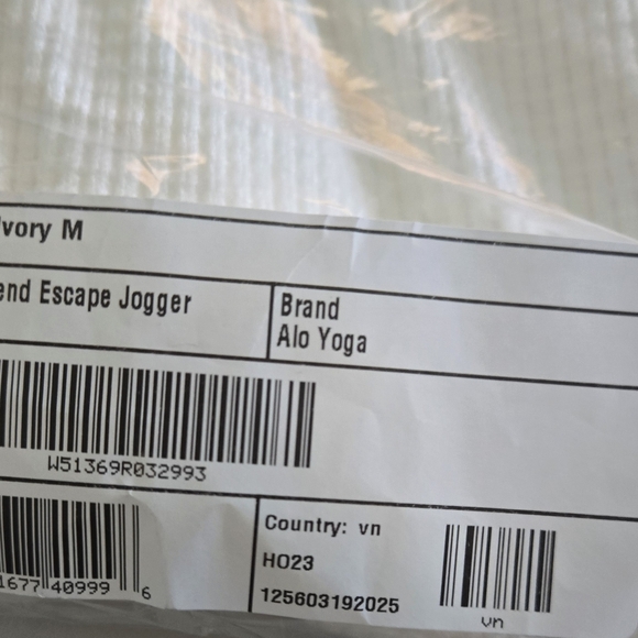 Alo Yoga Waffle Weekend Escape Jogger - Picture 7 of 8